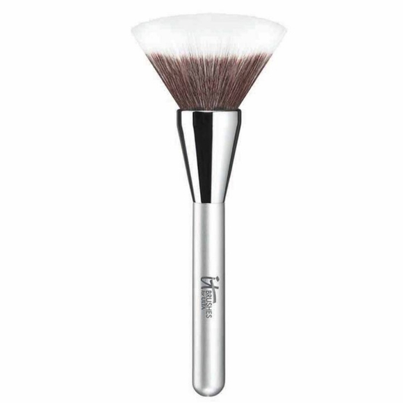 it Brush Airbrush Essential Collection Mega Powder New With Tags - Picture 1 of 4